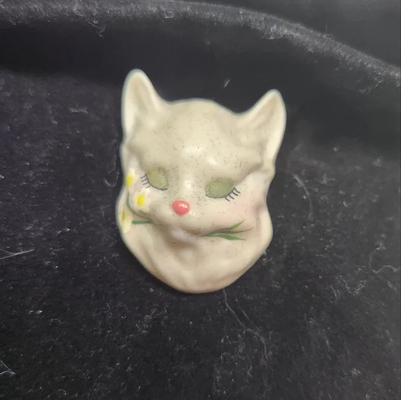 Bundle of 5 Cat Broaches/ Pins - Picture 4 of 6